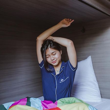 Nomad Hostel Kemang Джакарта Екстериор снимка