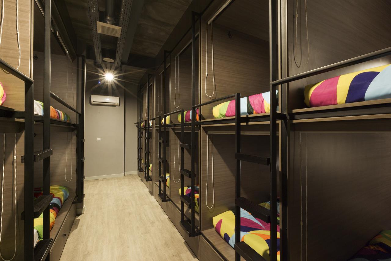 Nomad Hostel Kemang Джакарта Екстериор снимка