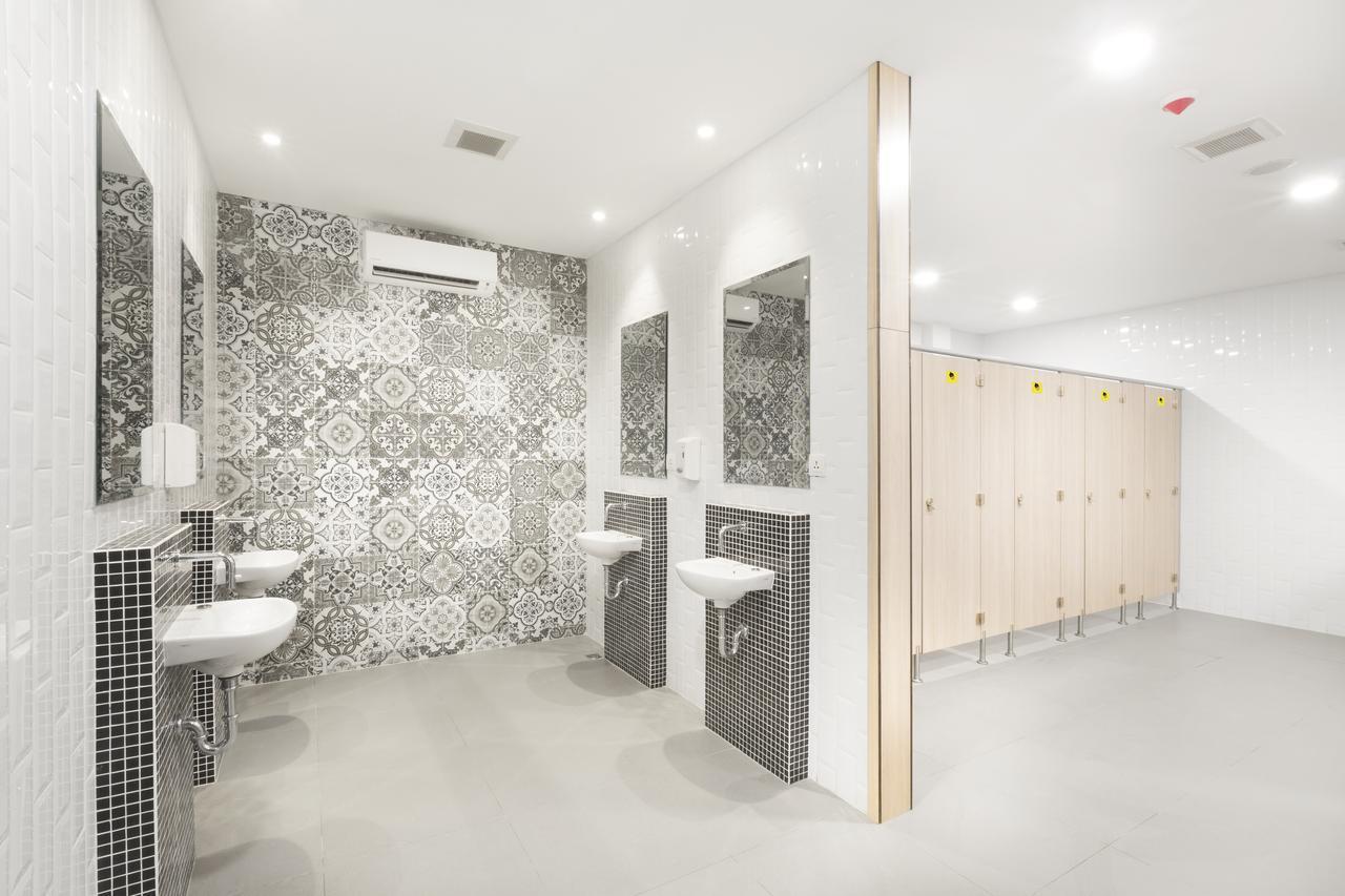 Nomad Hostel Kemang Джакарта Екстериор снимка