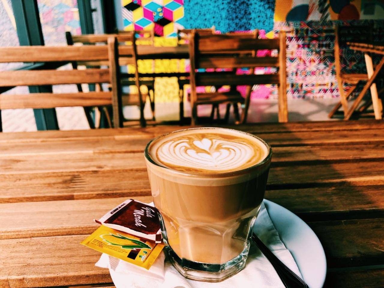 Nomad Hostel Kemang Джакарта Екстериор снимка
