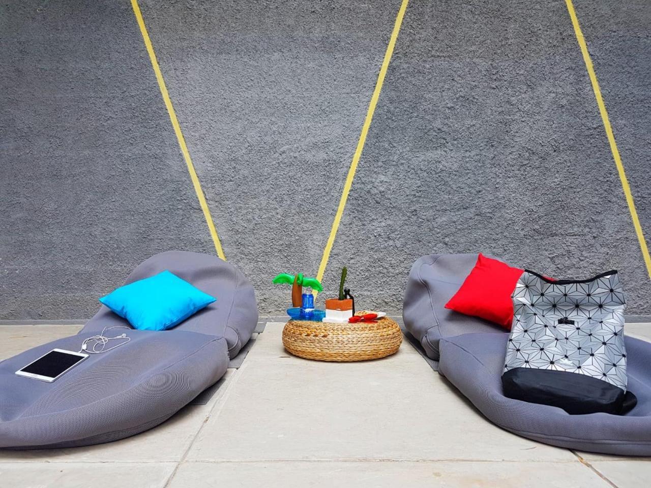 Nomad Hostel Kemang Джакарта Екстериор снимка