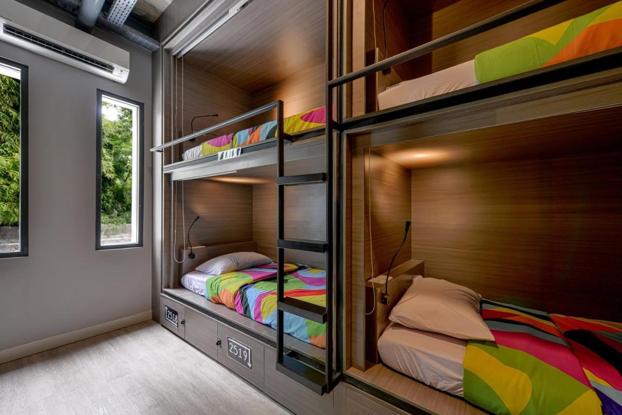 Nomad Hostel Kemang Джакарта Екстериор снимка