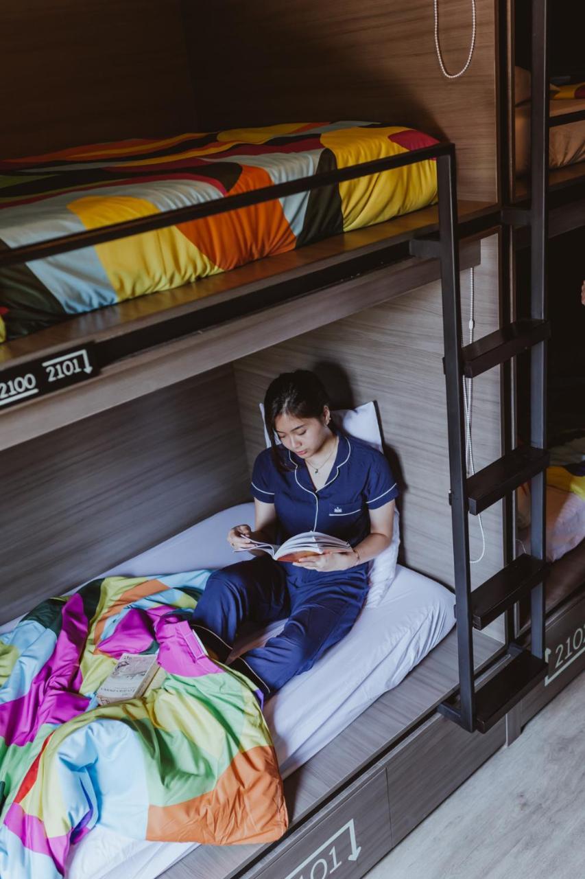 Nomad Hostel Kemang Джакарта Екстериор снимка