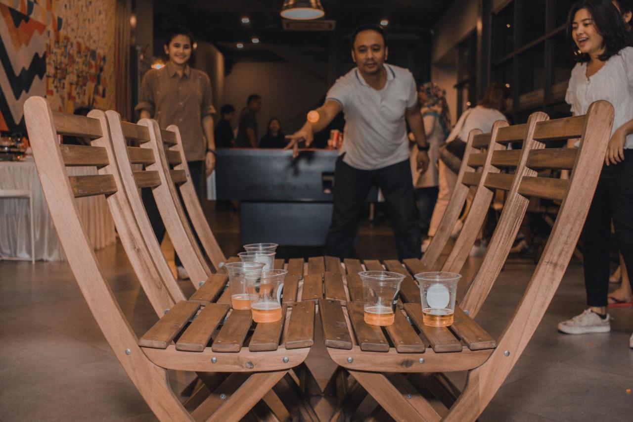 Nomad Hostel Kemang Джакарта Екстериор снимка