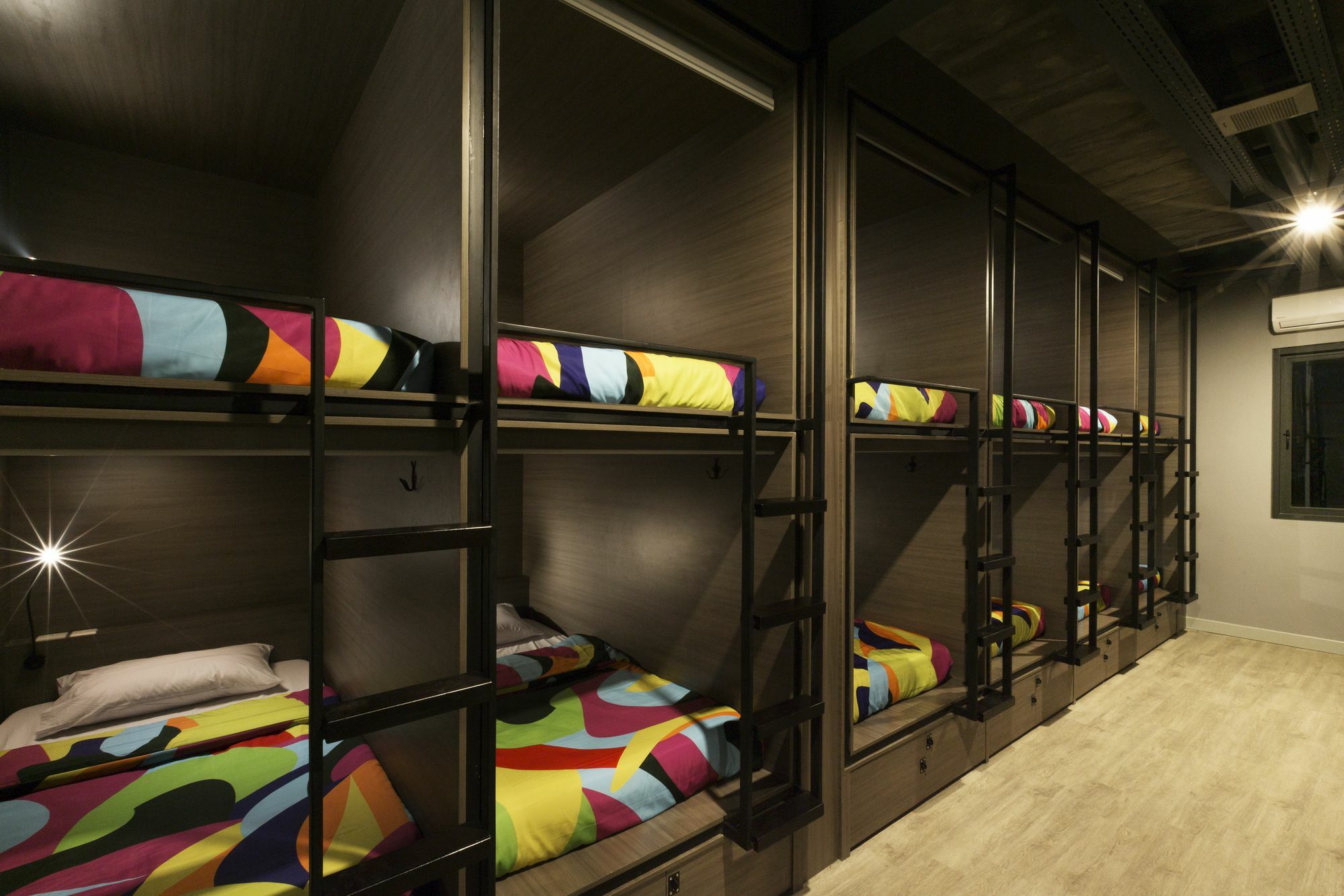 Nomad Hostel Kemang Джакарта Екстериор снимка