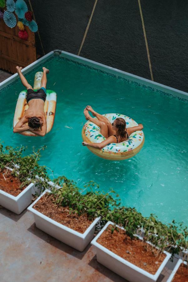 Nomad Hostel Kemang Джакарта Екстериор снимка
